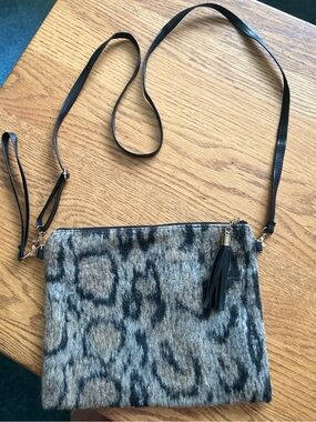 Leopard Animal Print Faux Fur Crossbody/Wrislet Combo Tassle Zipper Closure Soft